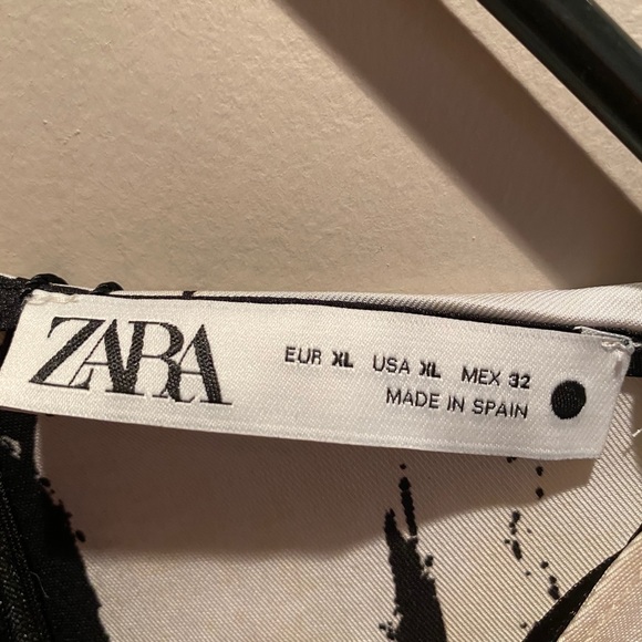 ZARA Blouse Low Neck - Picture 4 of 5